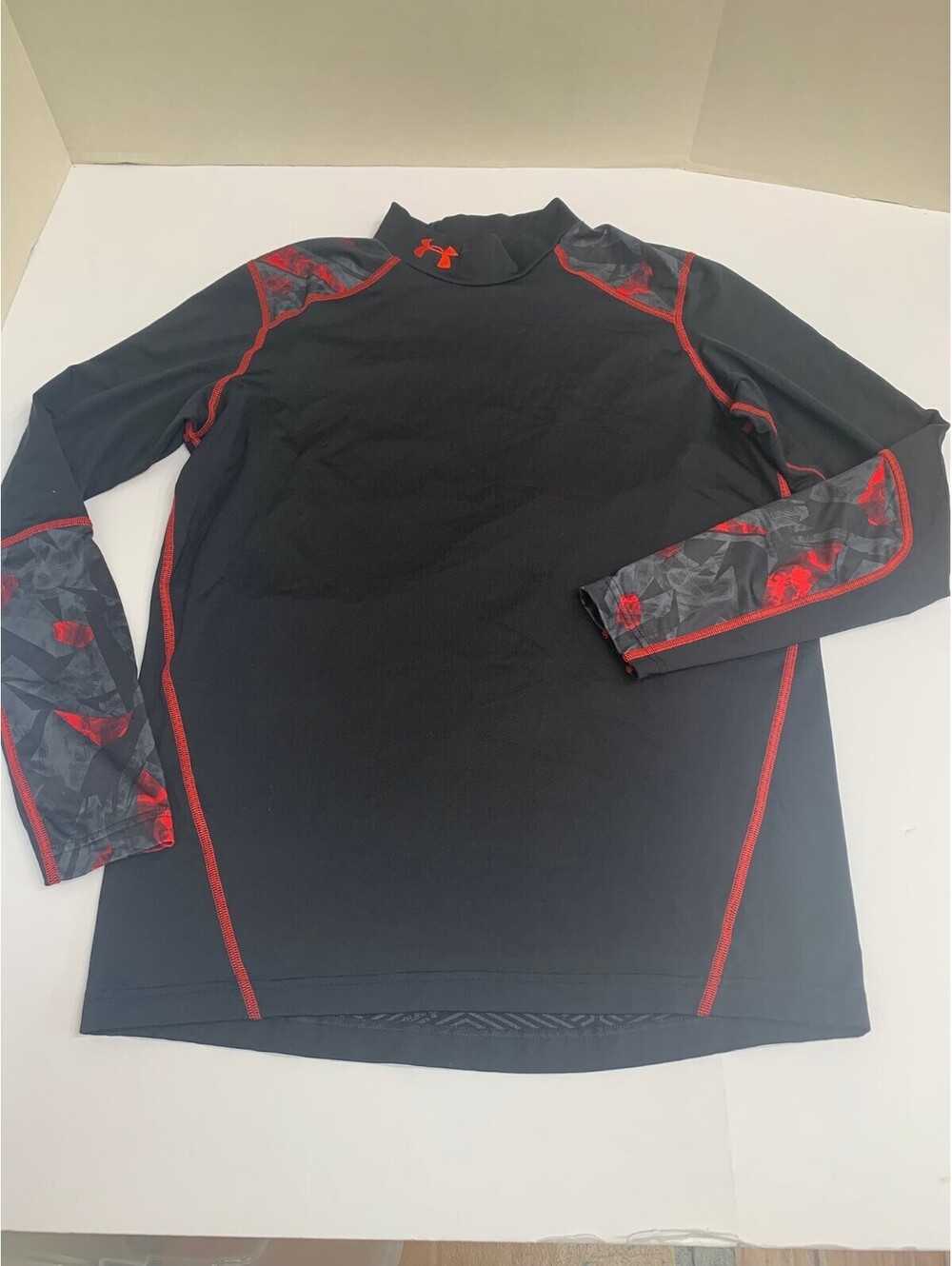 Under Armour ColdGear Mens XXL Fitted Long Sleeve Mock Neck Black/Red. Shirt